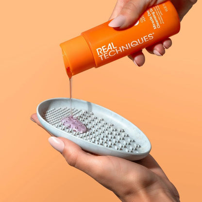 Głęboko oczyszczający żel do mycia pędzli i gąbek do makijażu Real Techniques (118 ml)