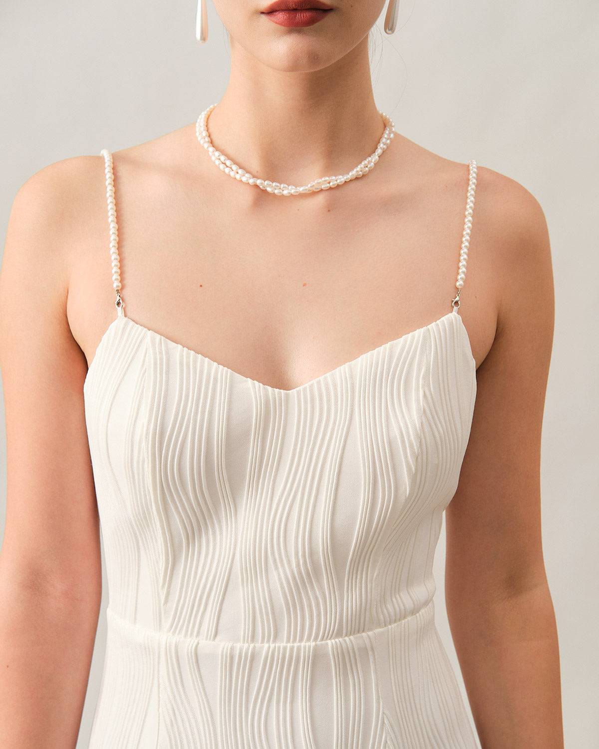 Vestido midi de perlas con textura de olas