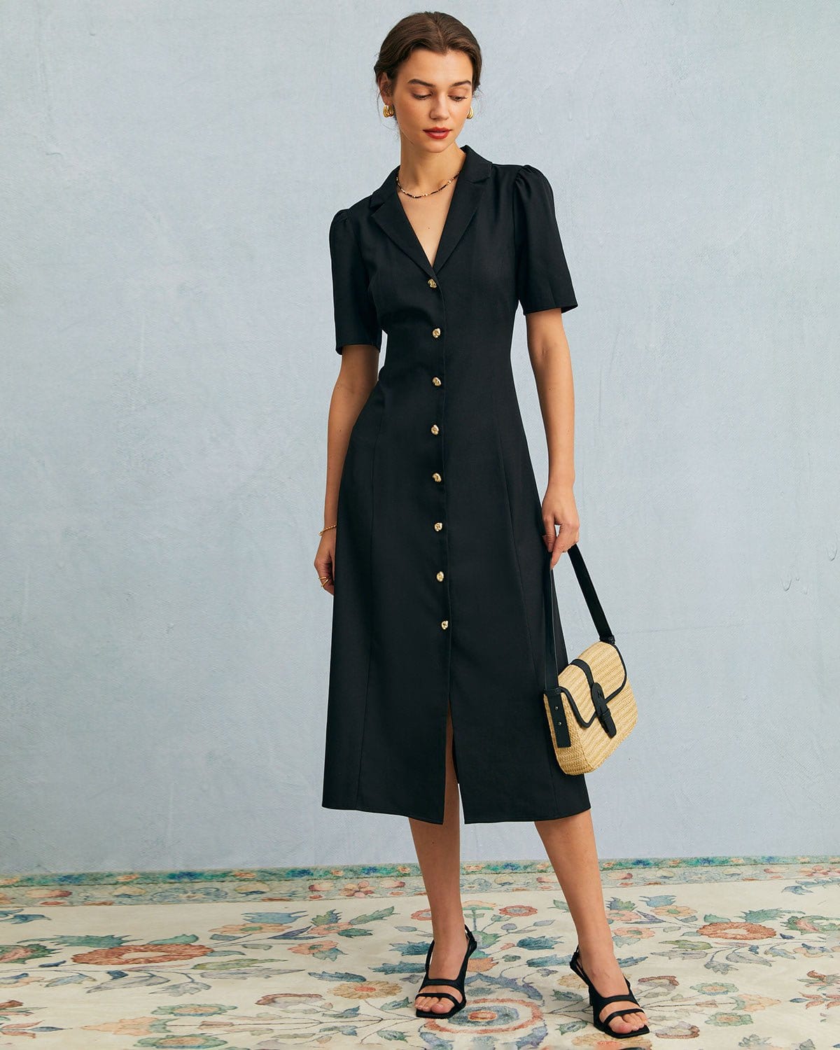 Vestido midi de cuello en V negro con botones y mangas puff
