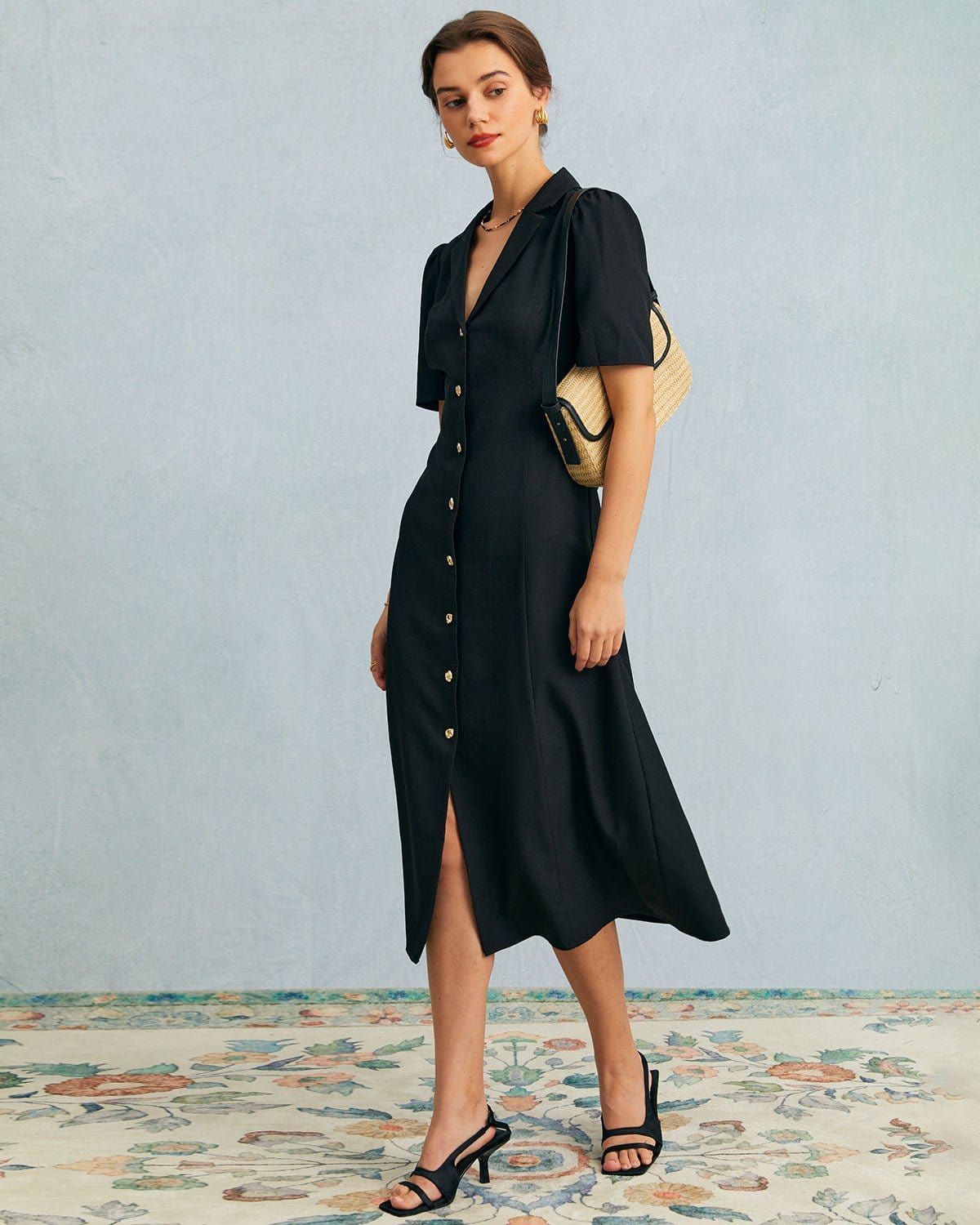 Vestido midi de cuello en V negro con botones y mangas puff